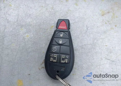 2010 Chrysler Town & Country Touring из США, поврежденный, VIN 2A4RR5D16AR305744